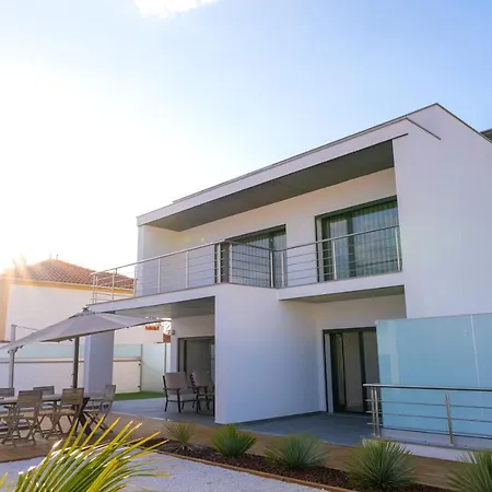 Moderna V4 C/ Piscina Privativa Villa Nazaré