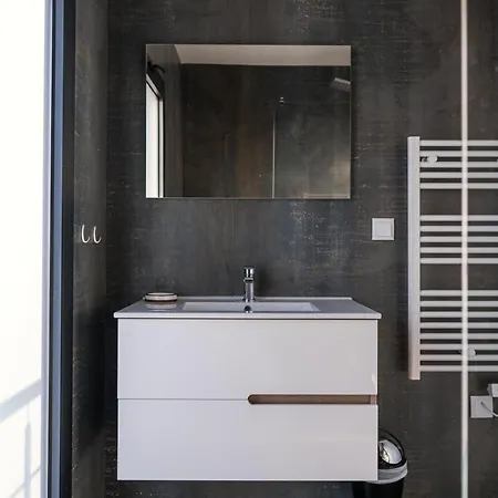 Moderna V4 C/ Piscina Privativa Nazaré