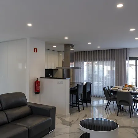 Moderna V4 C/ Piscina Privativa * Nazaré