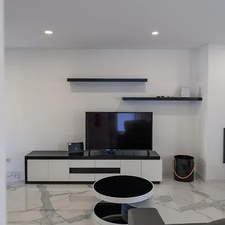 Moderna V4 C/ Piscina Privativa Nazaré