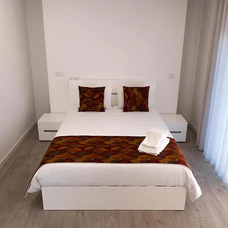 Moderna V4 C/ Piscina Privativa Nazaré