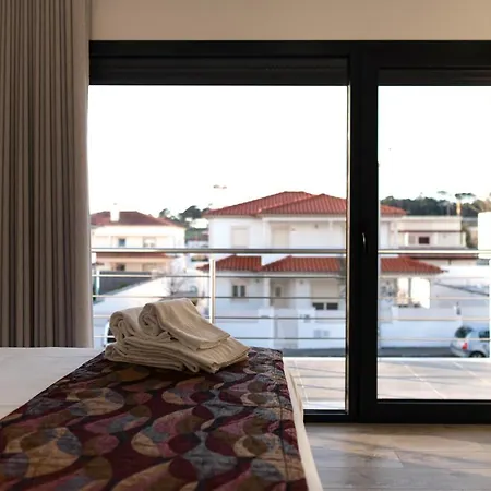 Villa Moderna V4 C/ Piscina Privativa Nazaré