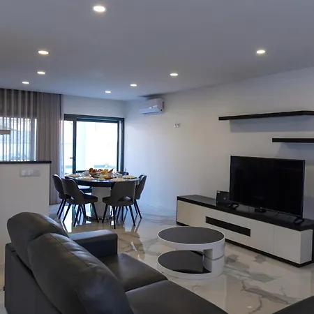 Moderna V4 C/ Piscina Privativa Villa