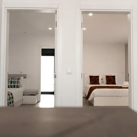 Villa Moderna V4 C/ Piscina Privativa Nazaré
